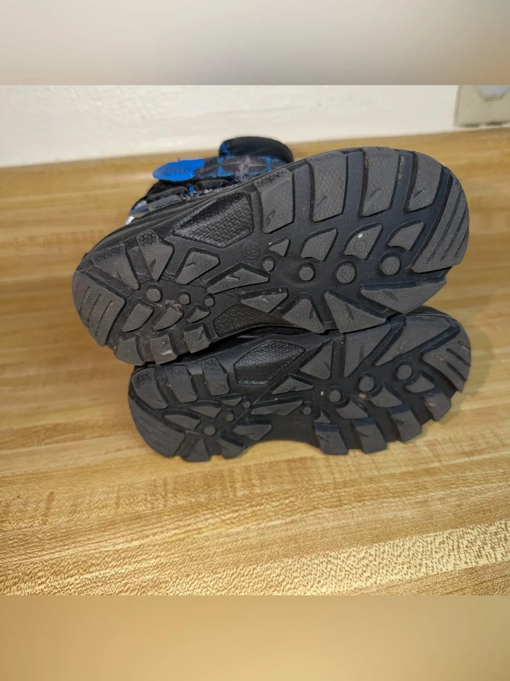Boys toddler size 8 Winter Snow Boots - Durable Waterproof Design